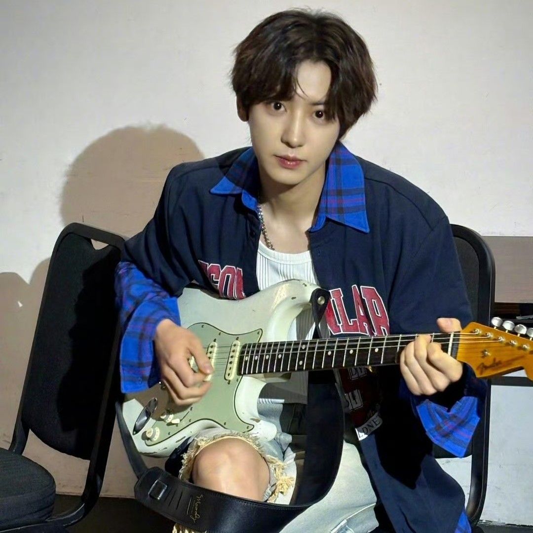 Recent activity shot of Chanyeol (EXO)