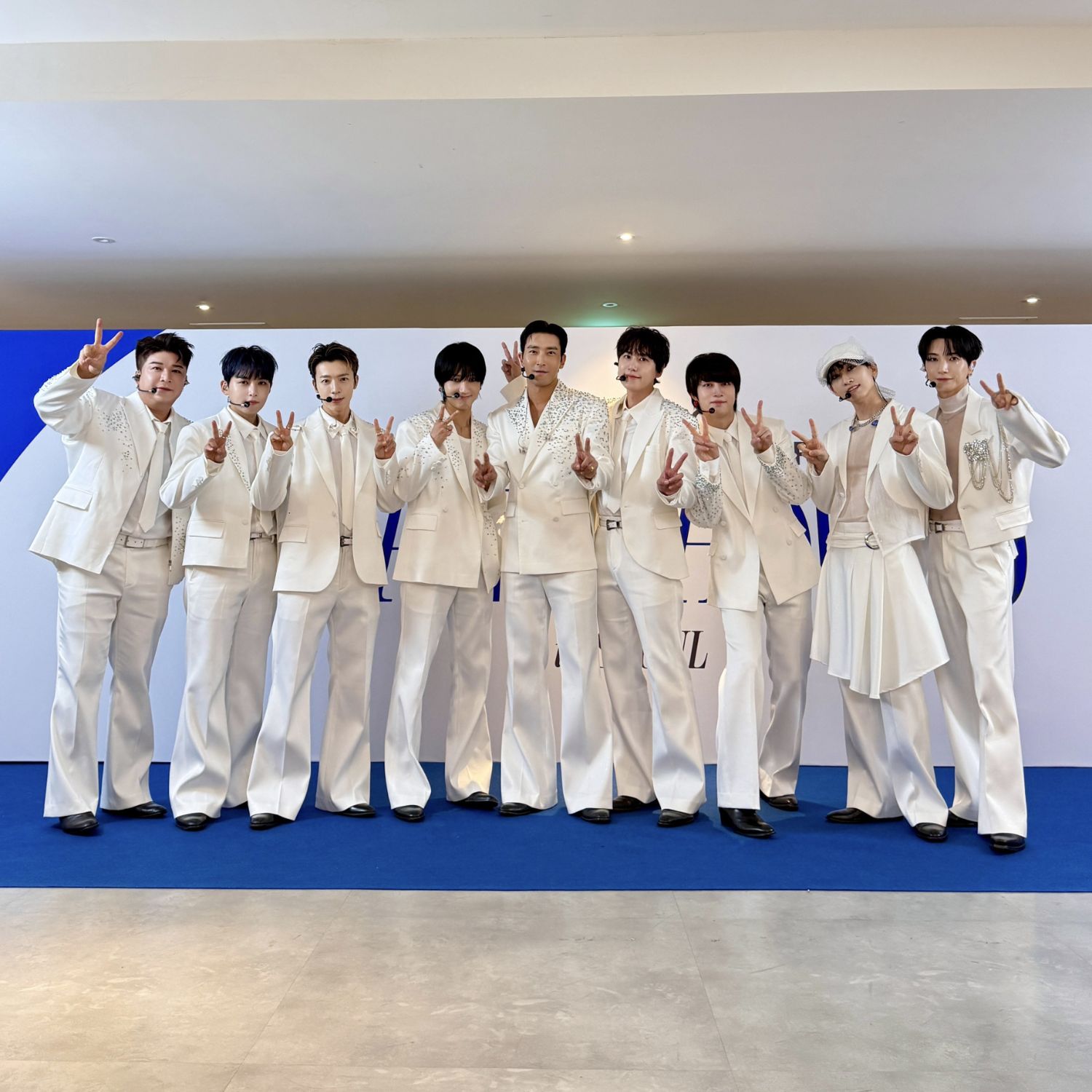 Behind-the-scenes cut of Siwon (Super Junior)