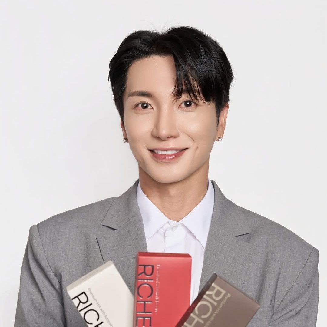 Recent activity shot of Leeteuk (Super Junior)