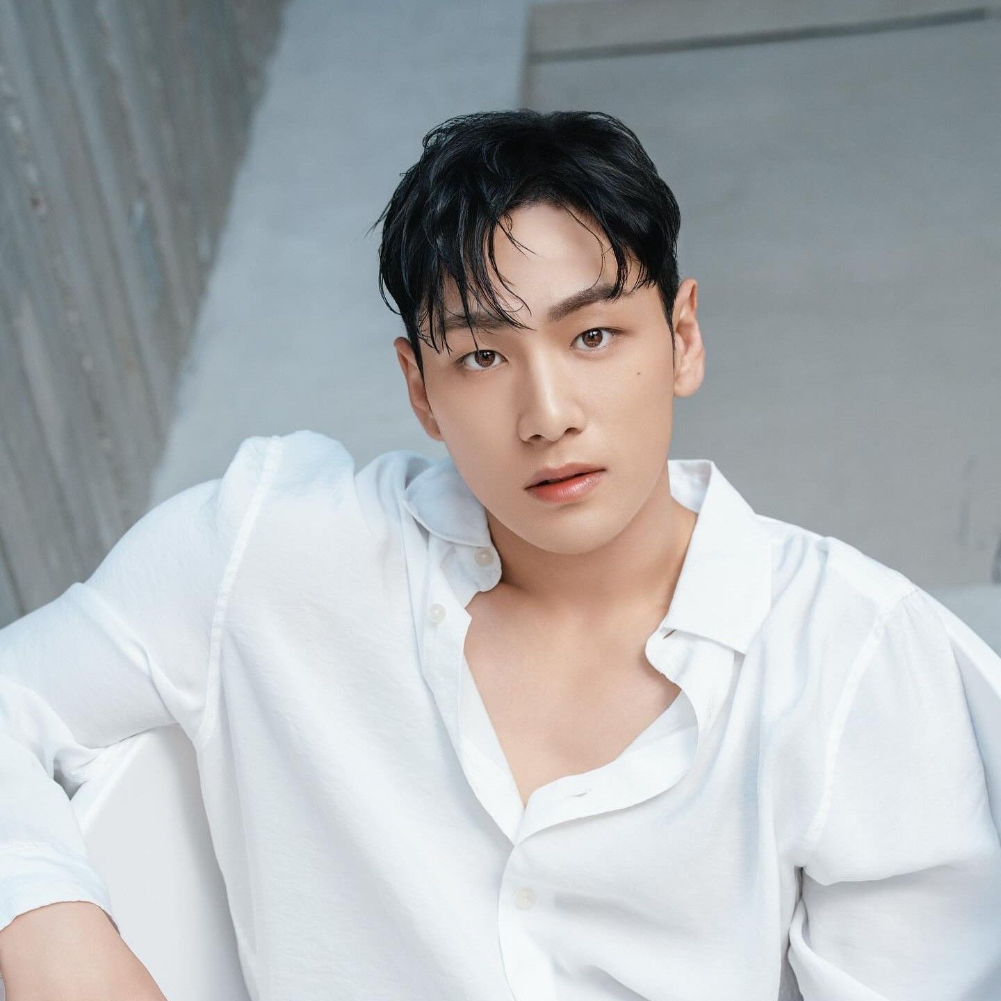 Behind-the-scenes cut of Baekho