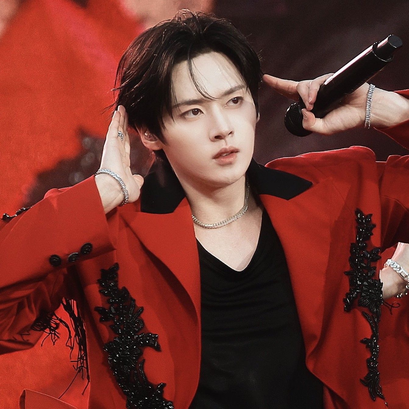 Latest photo of Lee Know (Stray Kids)