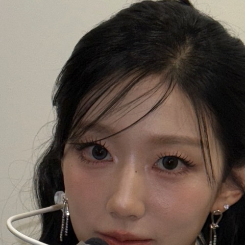 Latest photo of Jeong Yein (Lovelyz)