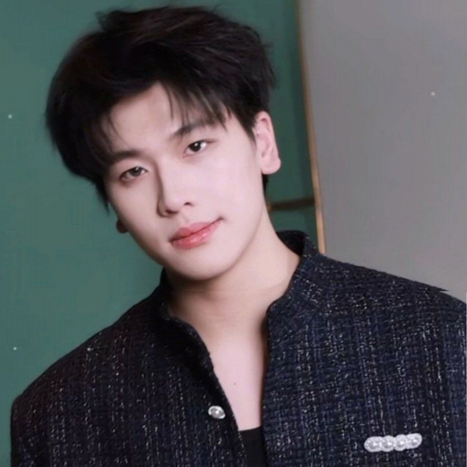 Behind-the-scenes cut of Shen (NexT1DE)