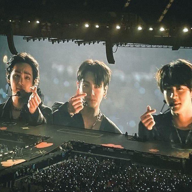 Momen yang diabadikan oleh penggemar BTS