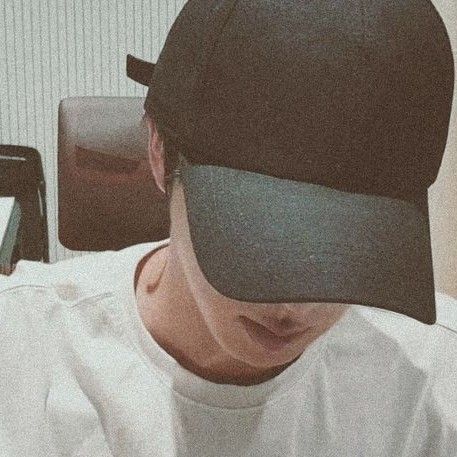 Behind-the-scenes cut of Jin (BTS)
