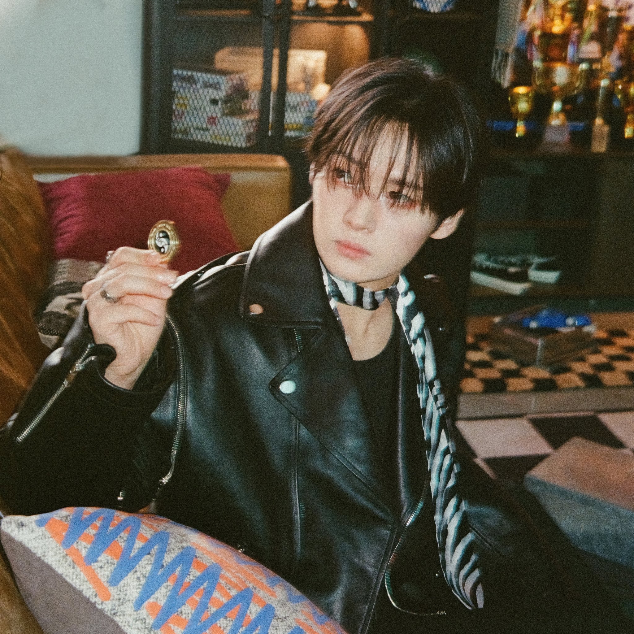 Behind-the-scenes cut of Lee Know (Stray Kids)