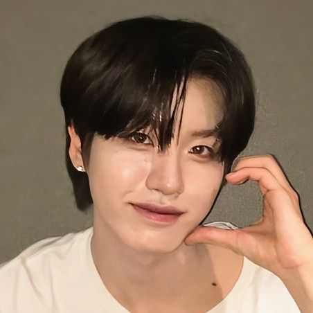 Behind-the-scenes cut of Huiwon (n.SSign)