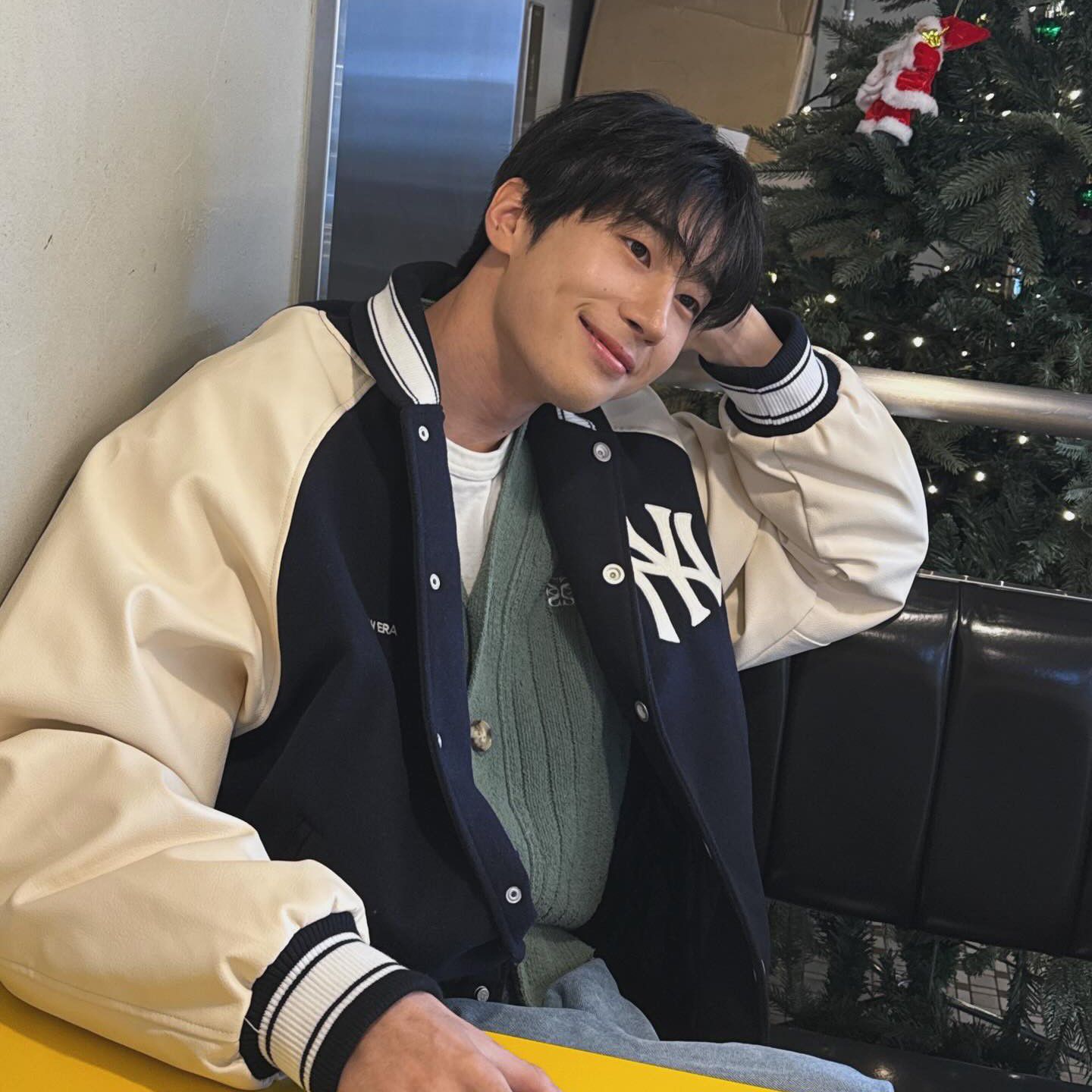 Momen yang diabadikan oleh penggemar Han Seungwoo