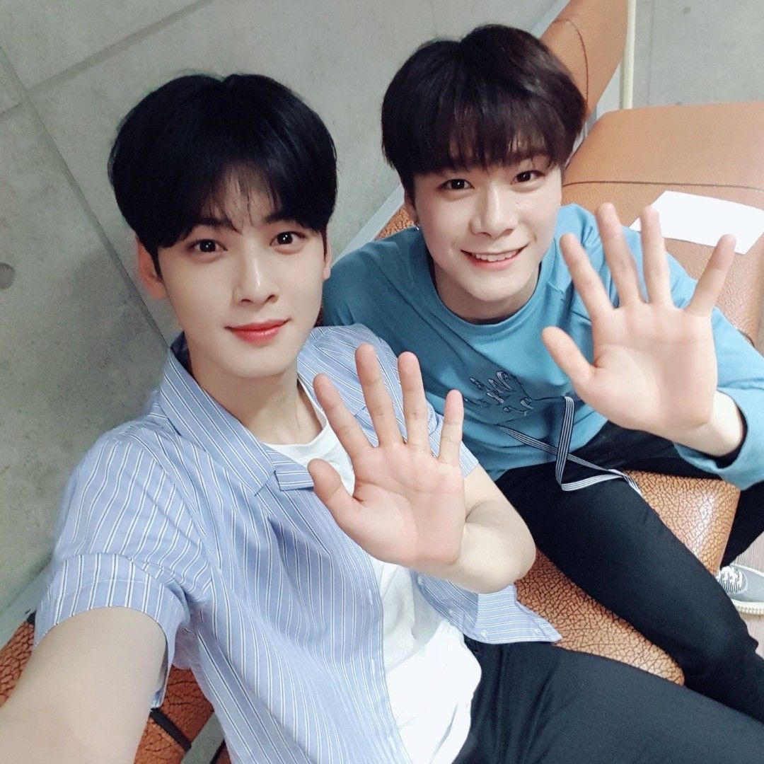A moment captured by Eunwoo (ASTRO)'s fan