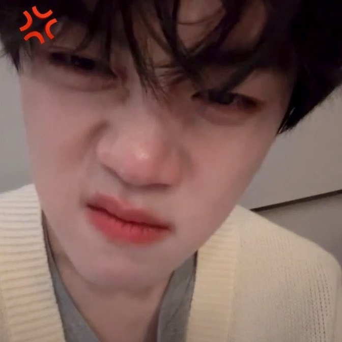 A moment captured by Kim Gyuvin (ZEROBASEONE)'s fan