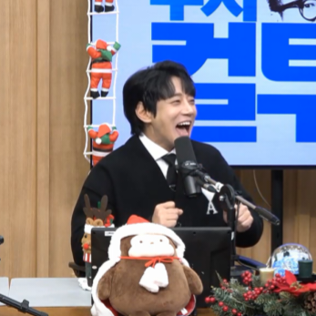 A moment captured by Hwang Chiyeol's fan