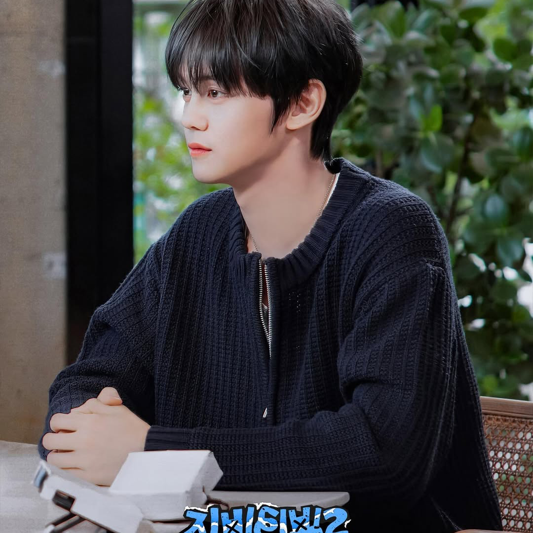 A moment captured by Kim Gyuvin (ZEROBASEONE)'s fan
