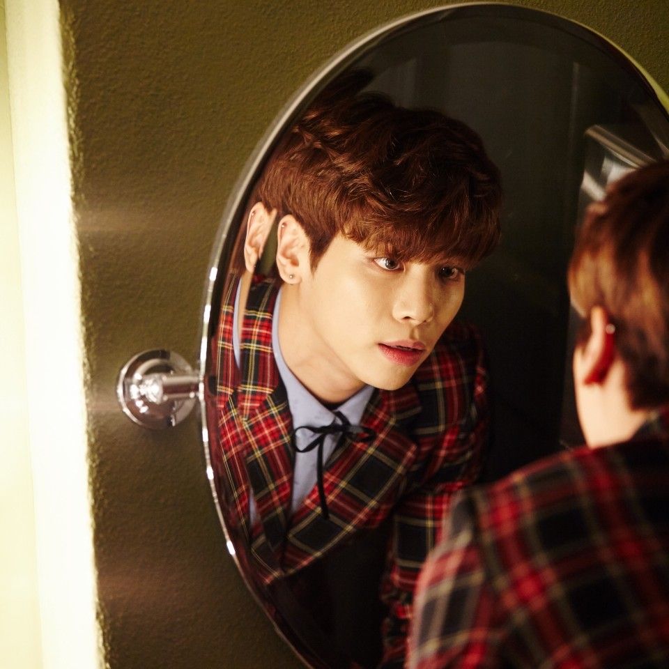 A moment captured by Jonghyun (SHINee)'s fan