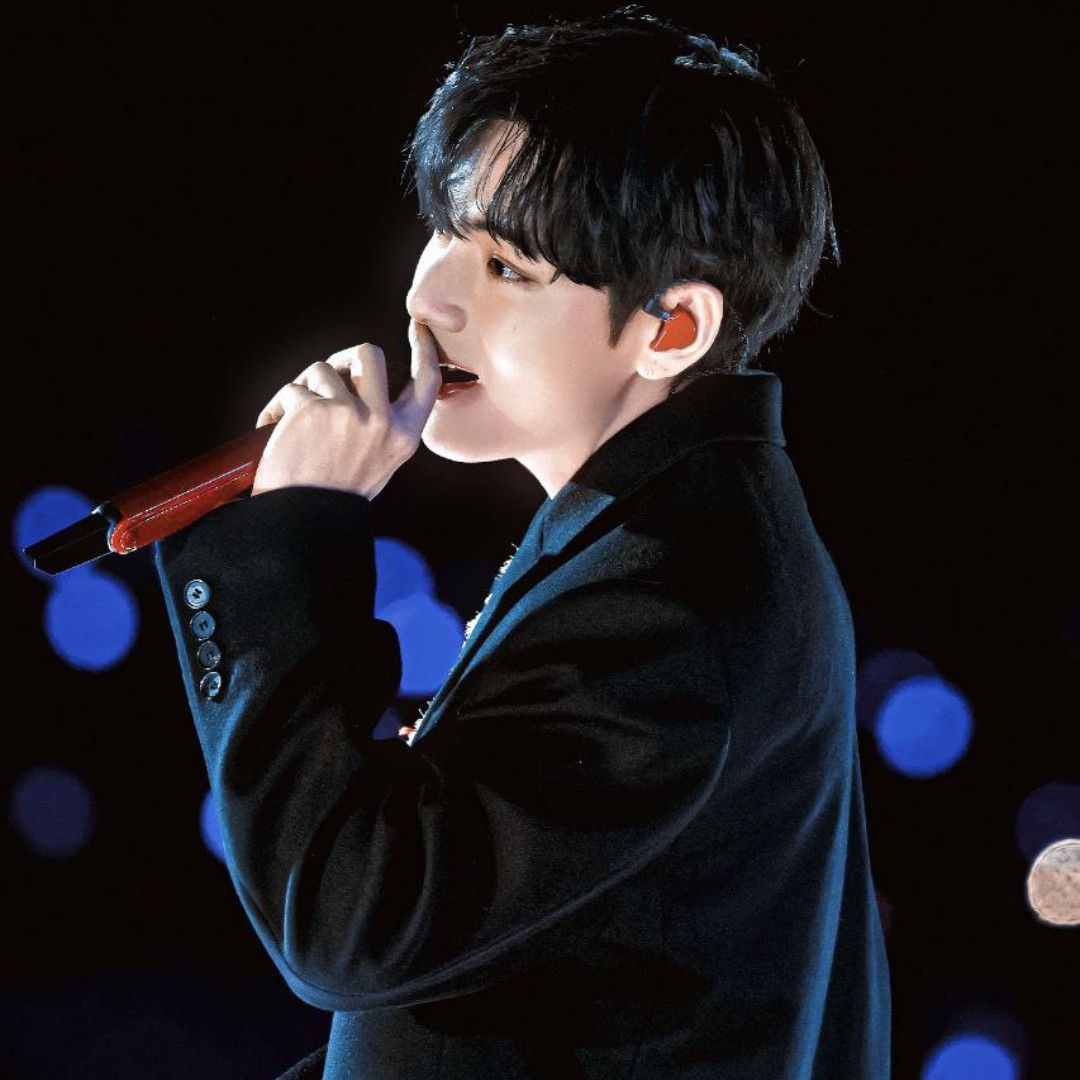 Latest photo of V (BTS)