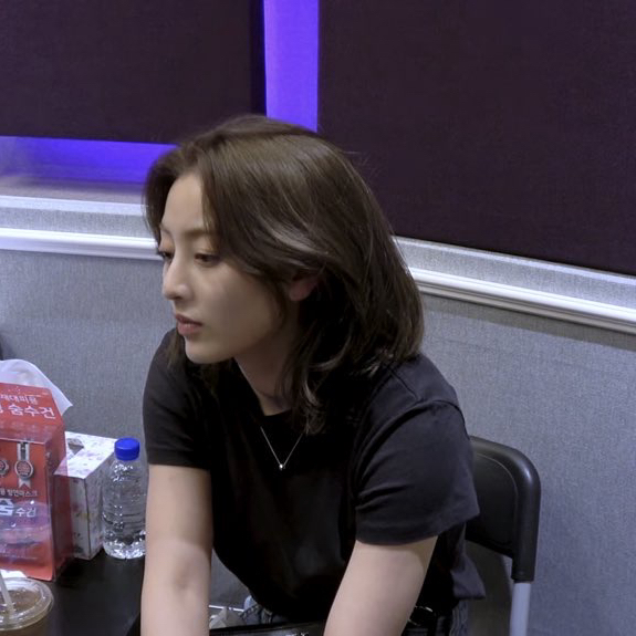 Behind-the-scenes cut of Jihyo (TWICE)