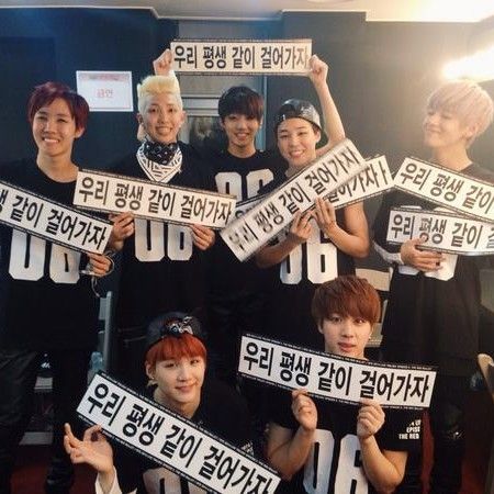 Foto aktivitas terbaru BTS