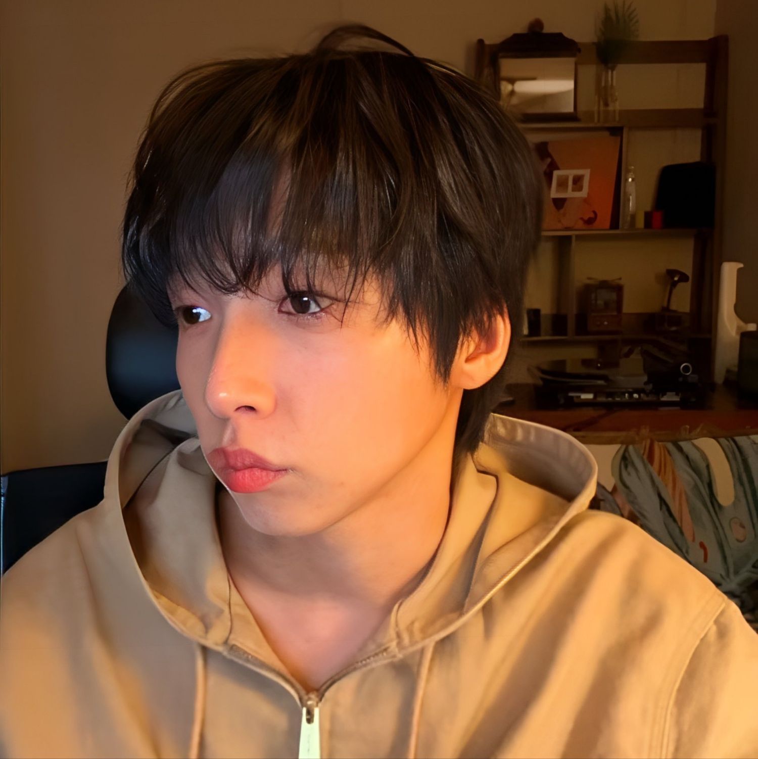 Recent activity shot of Jeong Sewoon