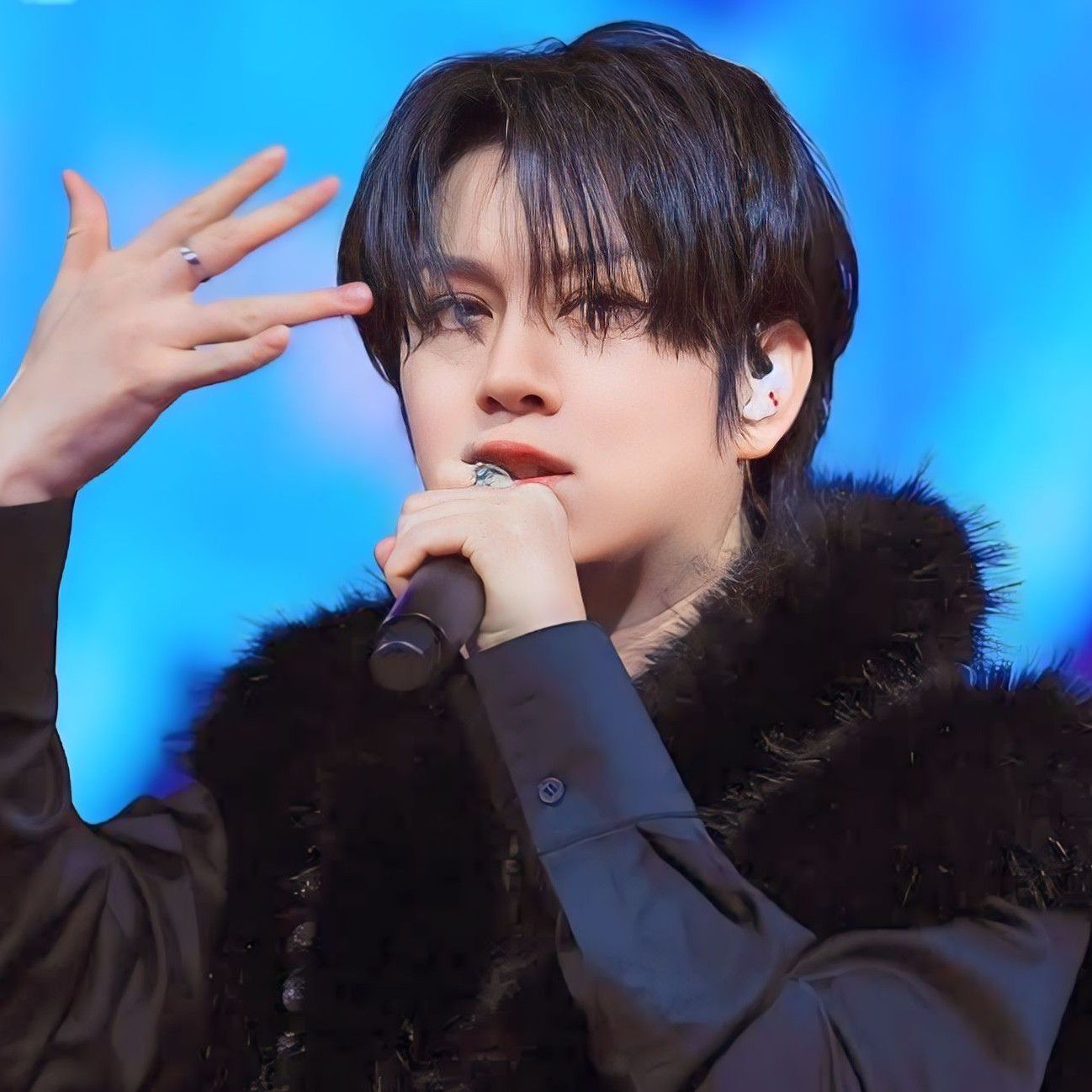 Behind-the-scenes cut of Heechul (Super Junior)