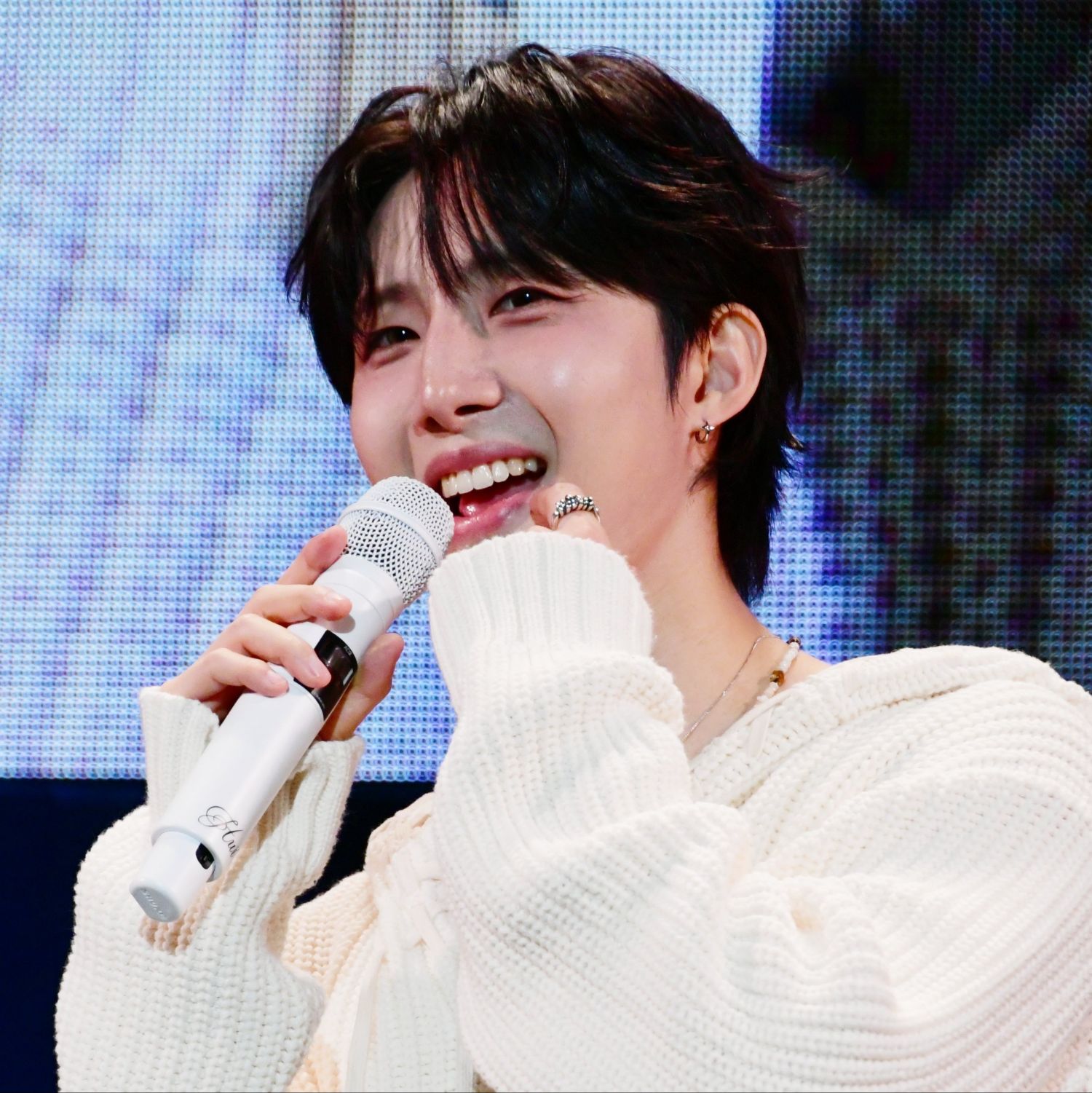 Latest photo of Hui (PENTAGON)