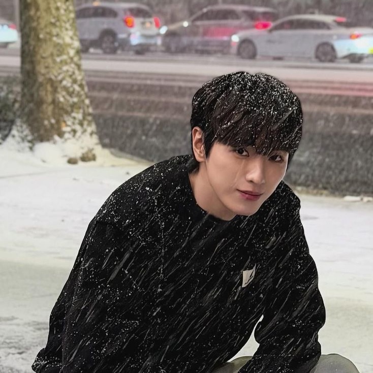 Latest photo of Yonghee (CIX)