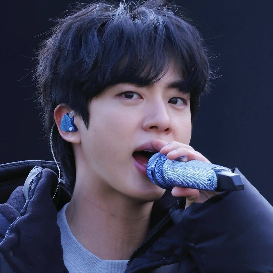 ジン (BTS)の最新写真