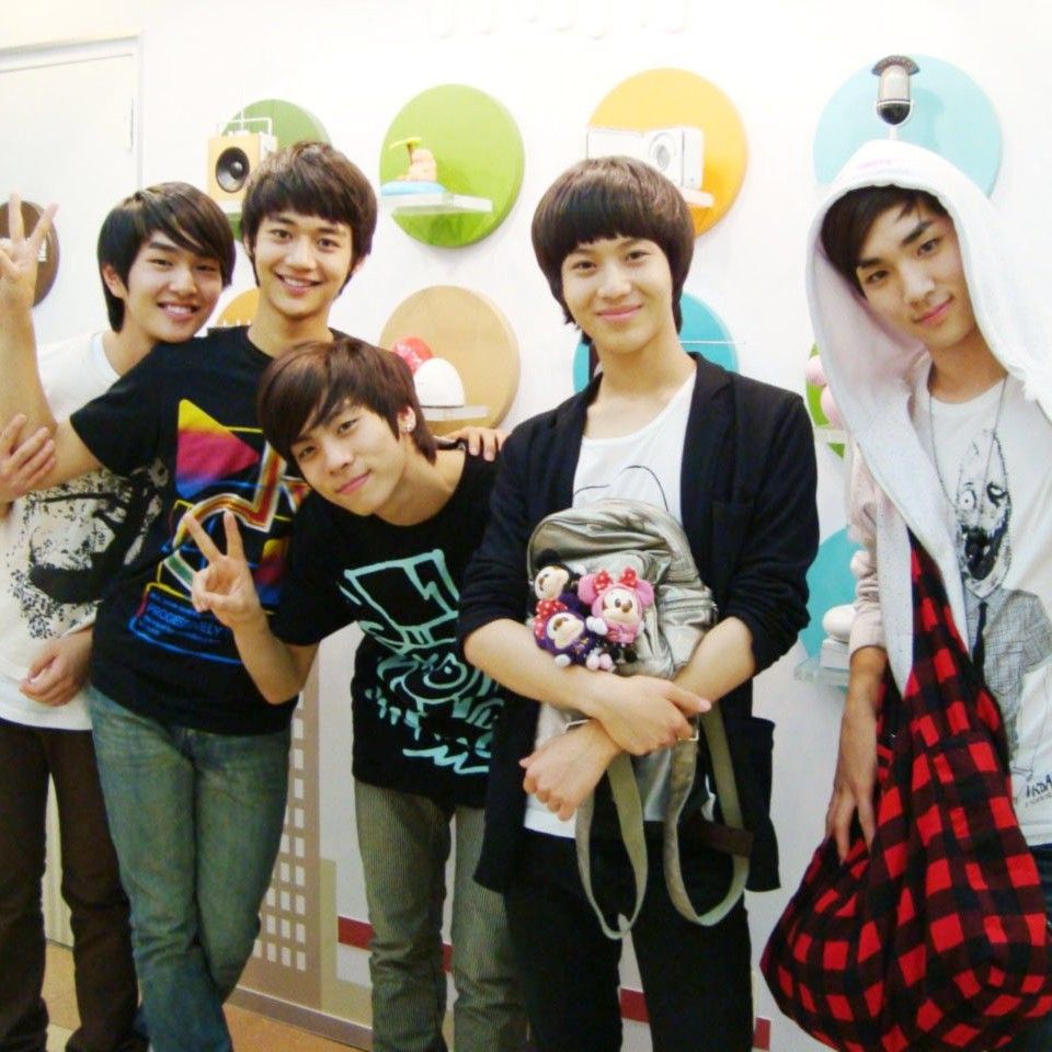 Behind-the-scenes cut of SHINee