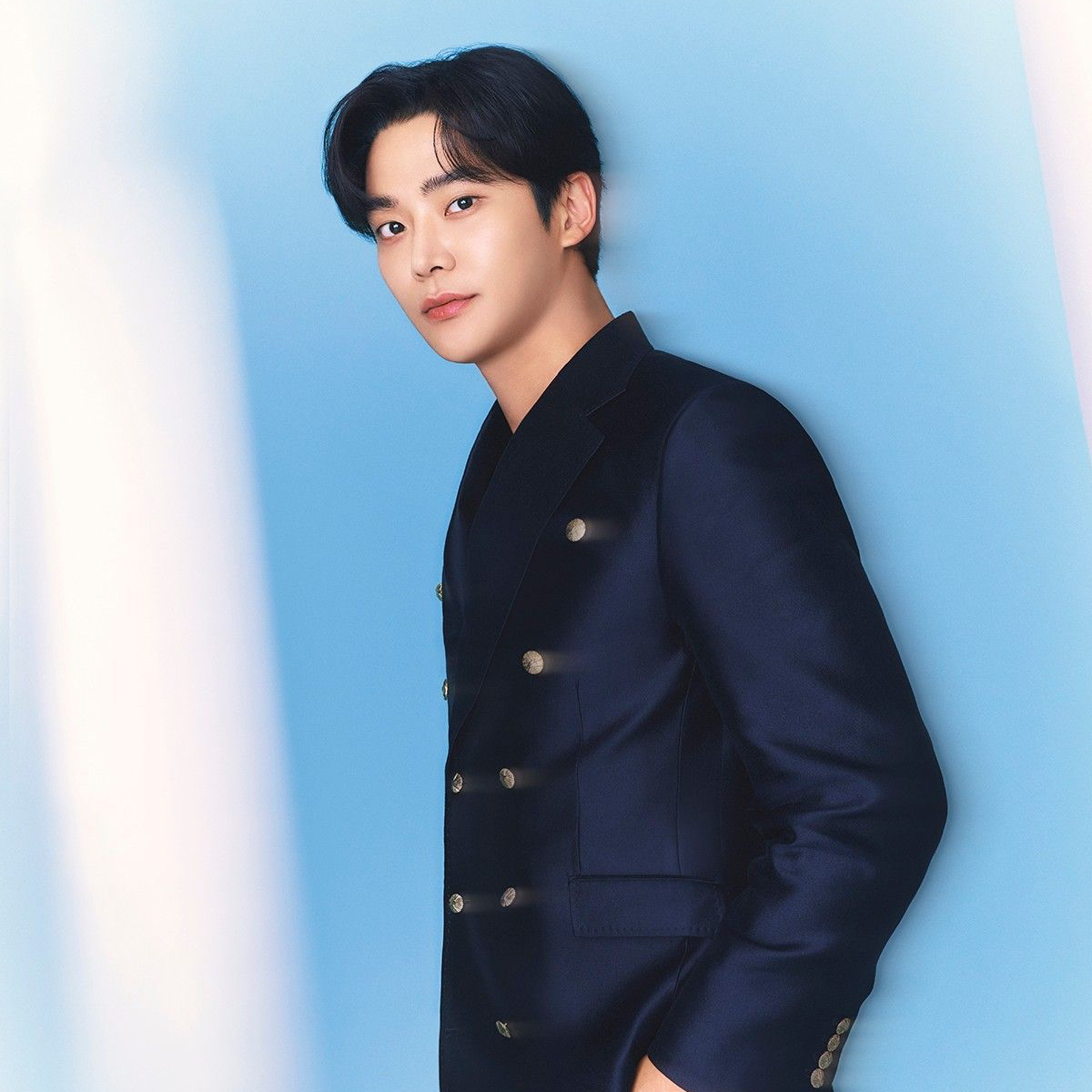 로운의 최신 사진