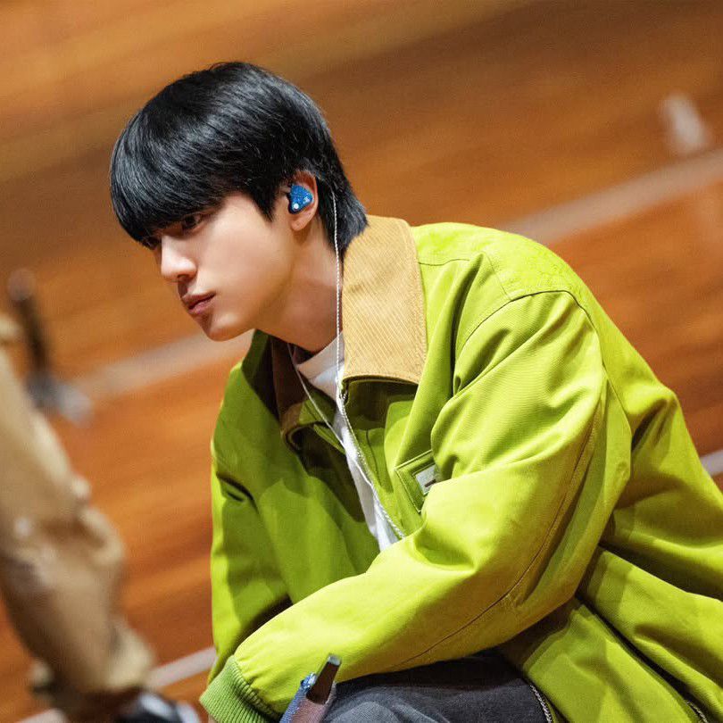 진 (방탄소년단)의 비하인드 컷