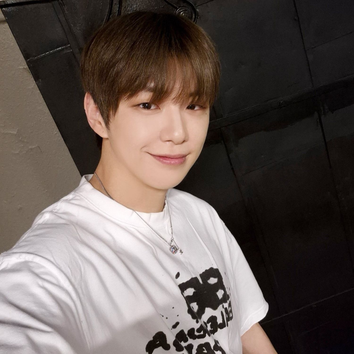 강다니엘의 비하인드 컷
