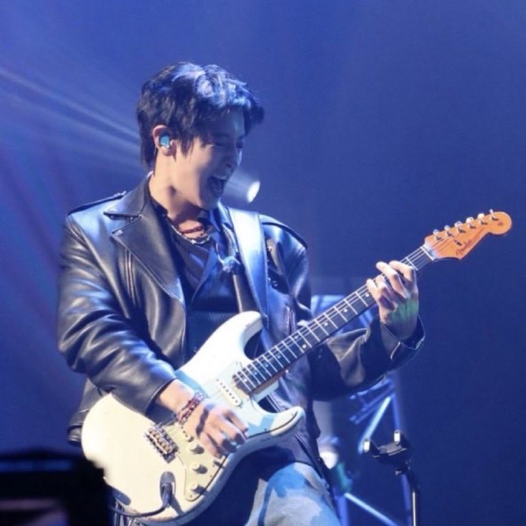 A moment captured by Chanyeol (EXO)'s fan