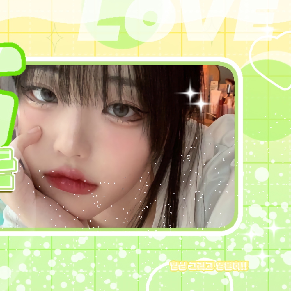 Recent activity shot of Hina (QWER)