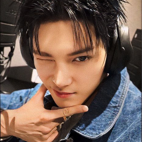 泰容 (NCT 127)的最新活动照片