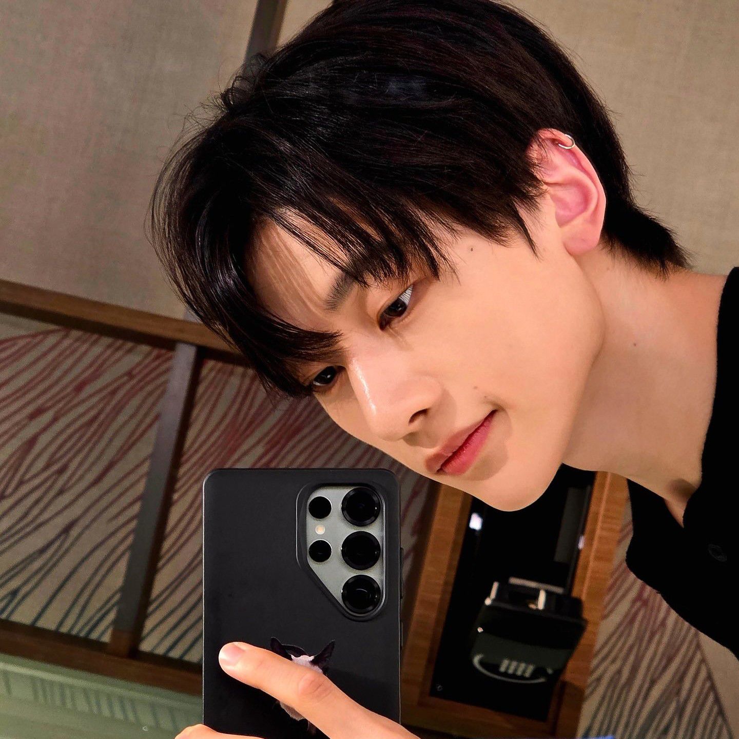 Recent activity shot of Seok Matthew (ZEROBASEONE)