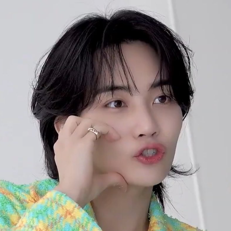 A moment captured by Jeonghan (SEVENTEEN)'s fan