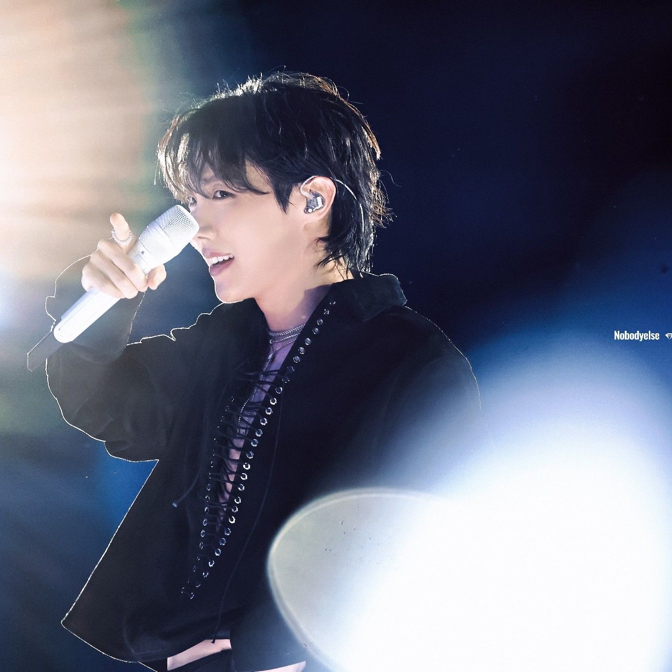 Momen yang diabadikan oleh penggemar j-hope (BTS)