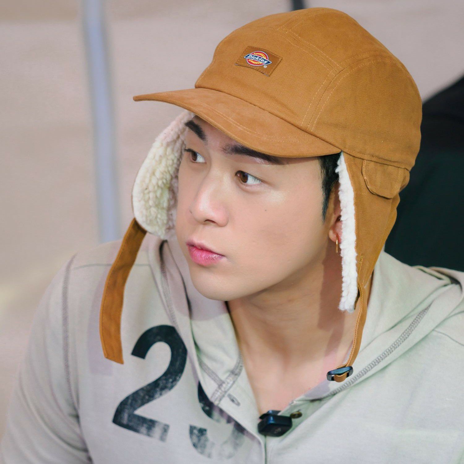 Behind-the-scenes cut of Baekho