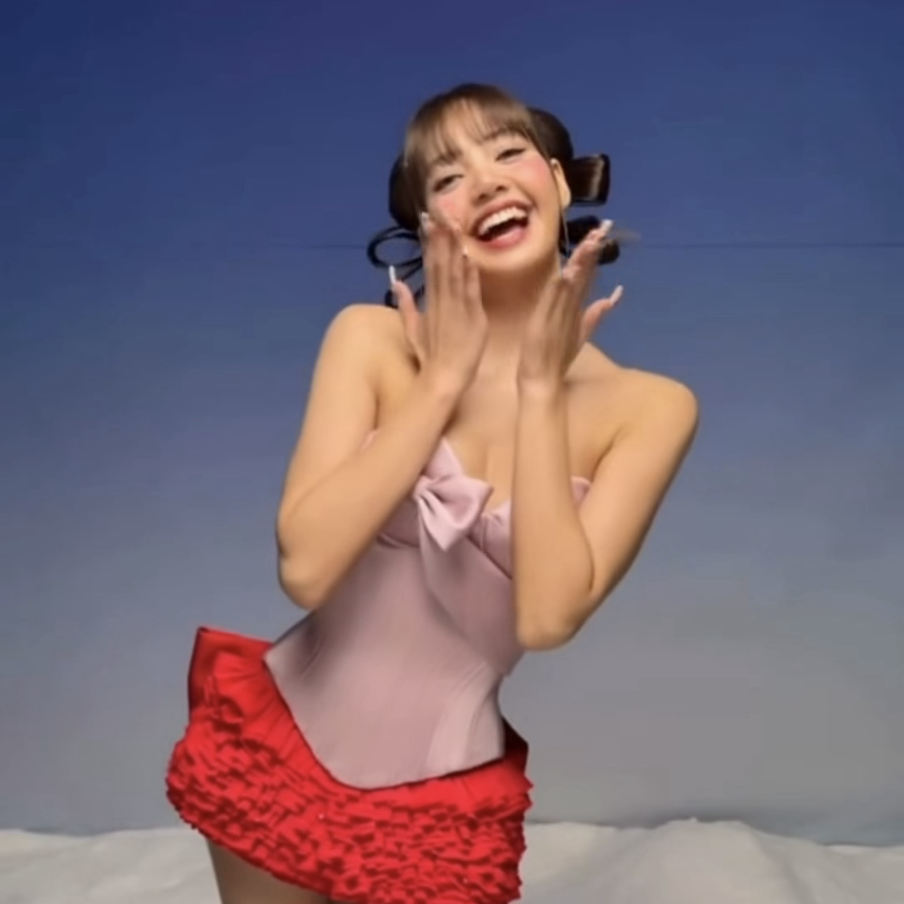 Latest photo of Lisa (BLACKPINK)