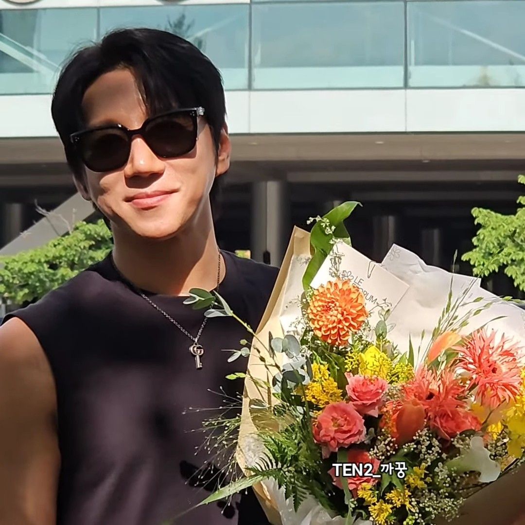 Recent activity shot of Hwang Chiyeol
