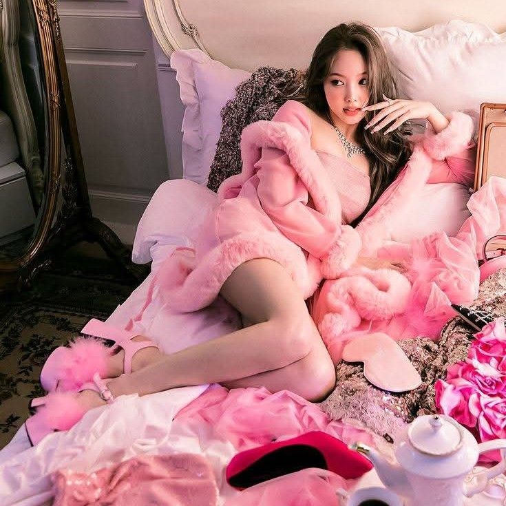 Latest photo of Nayeon (TWICE)