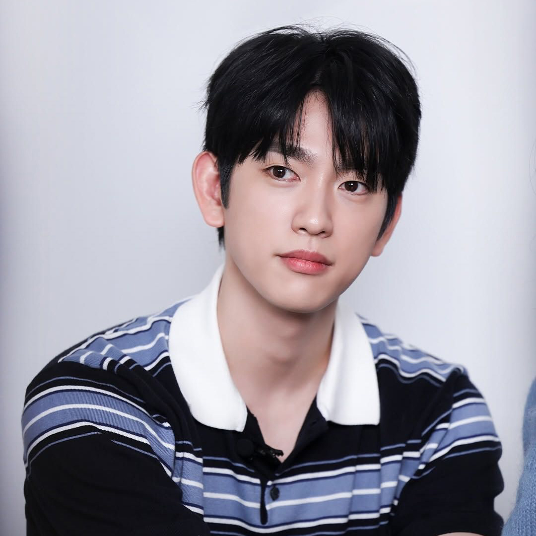 Behind-the-scenes cut of Jinyoung (GOT7)