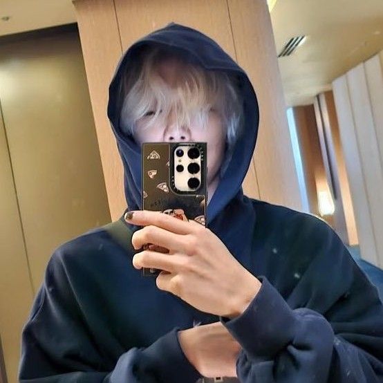 Recent activity shot of BOBBY (iKON)