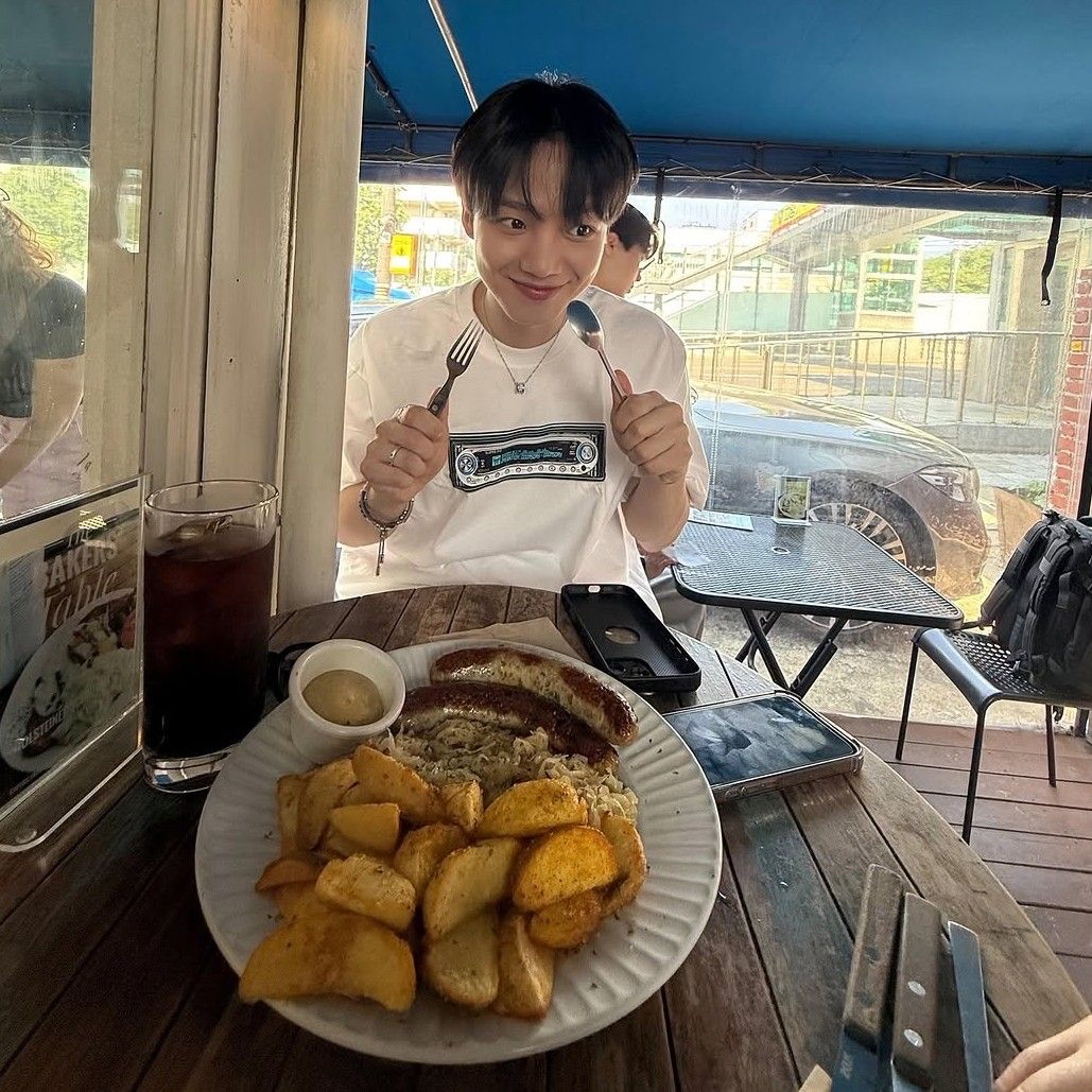 Momen yang diabadikan oleh penggemar Lim Youngmin