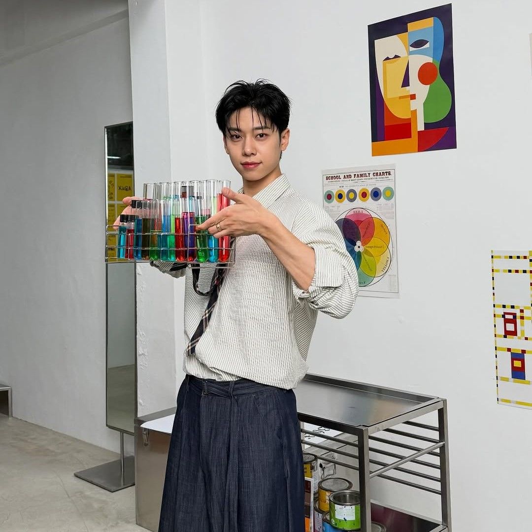 A moment captured by Kim Donghyun (AB6IX)'s fan