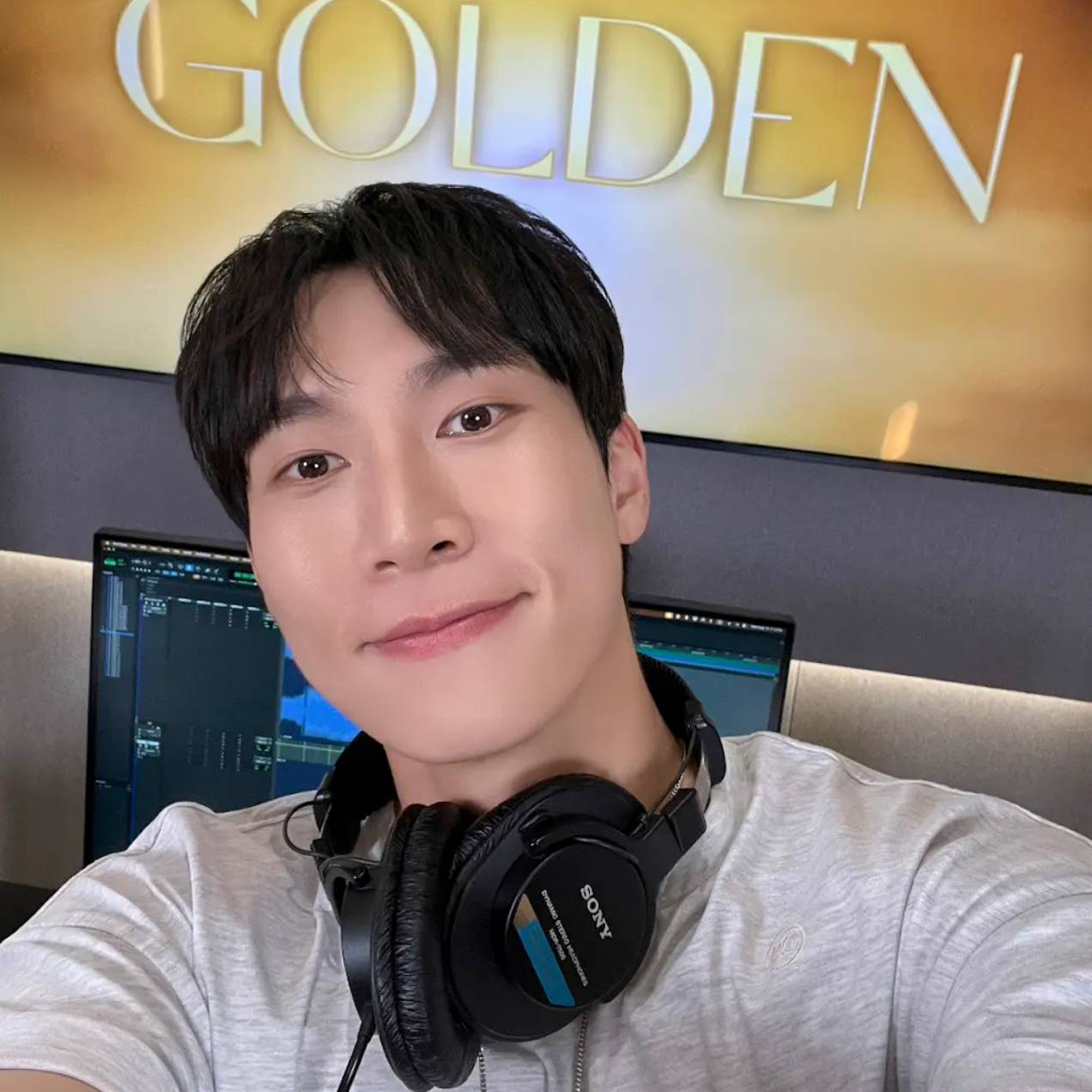 Recent activity shot of Seo Eunkwang (BTOB)