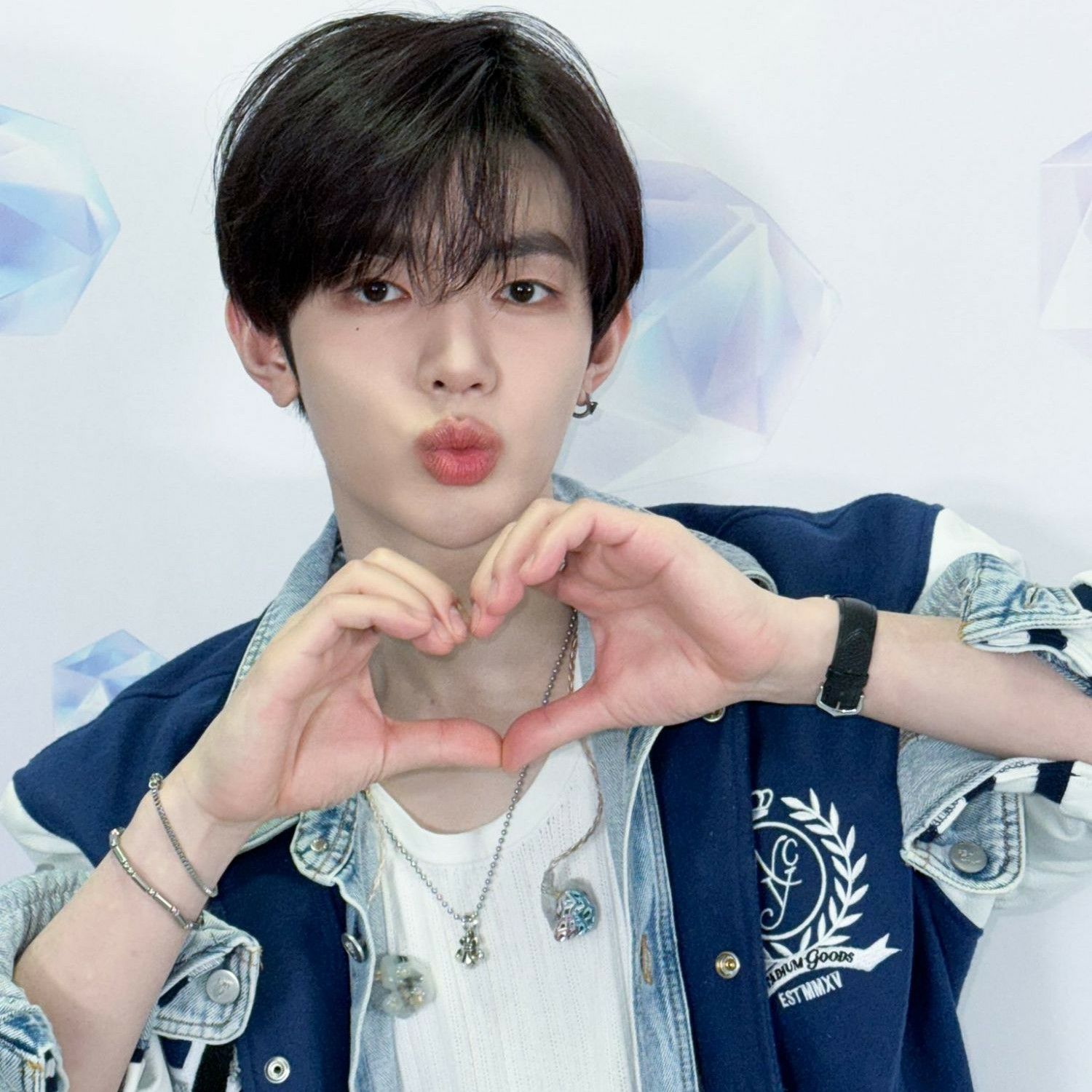 ジャン・ハオ (ZEROBASEONE)の舞台裏ショット