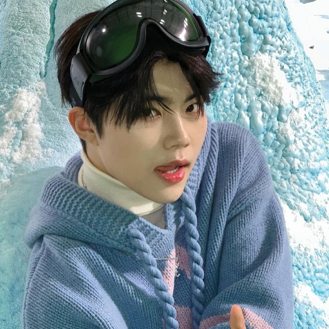 Recent activity shot of Park Gunwook (ZEROBASEONE)