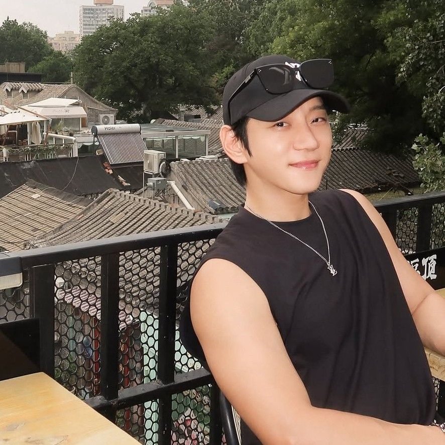 Recent activity shot of Hwang Chiyeol
