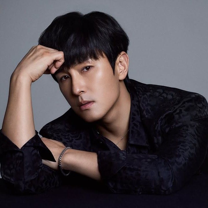 Behind-the-scenes cut of Kim Dongwan (SHINHWA)