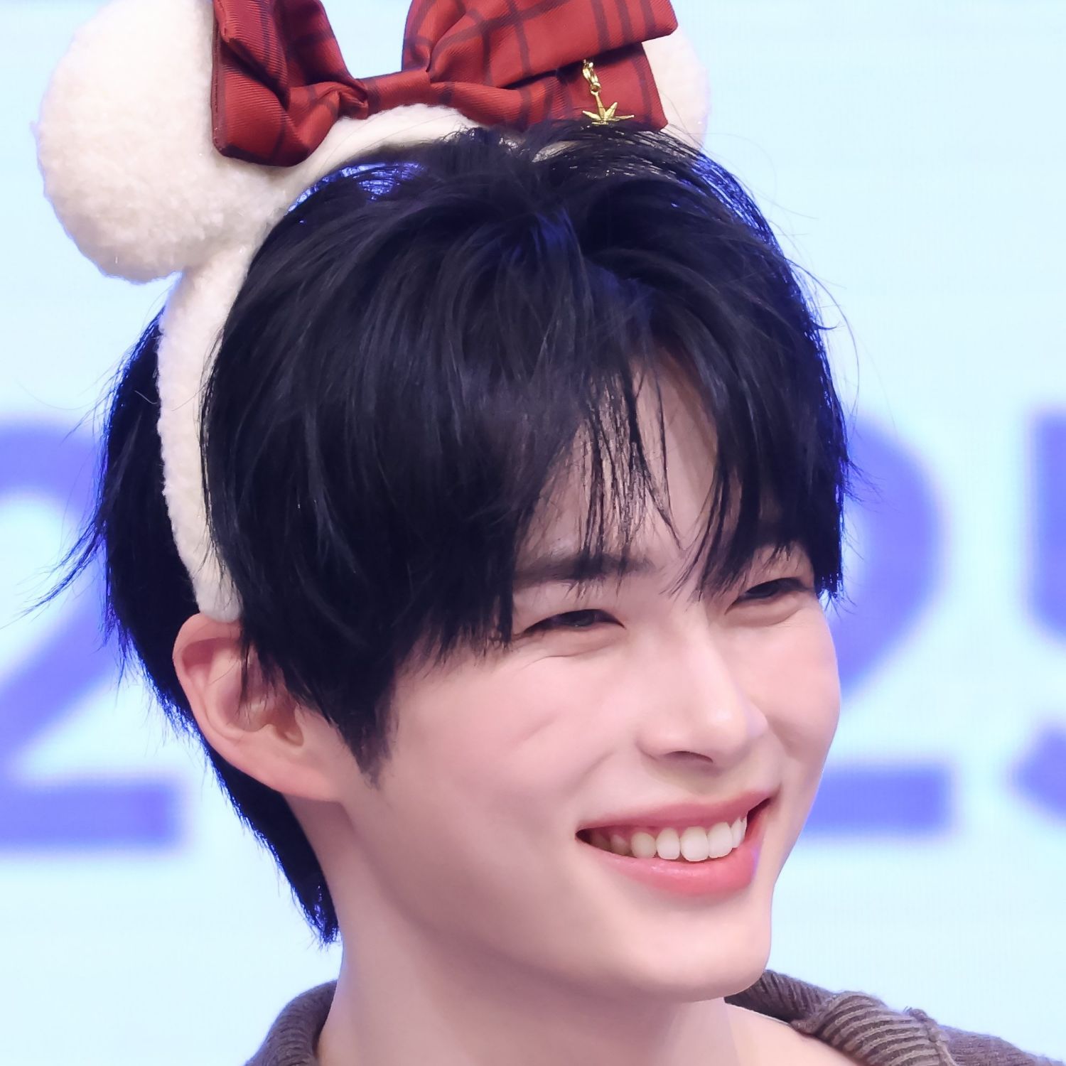 Recent activity shot of Sung Hanbin (ZEROBASEONE)