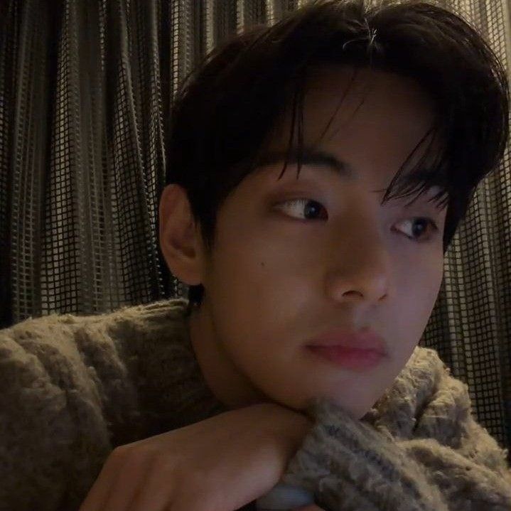 A moment captured by V (BTS)'s fan